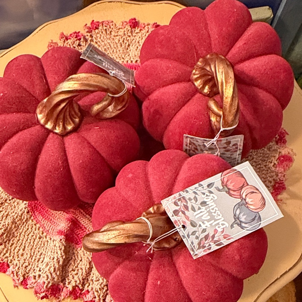 🎃🎃🎃BOGOHO🎃🎃🎃Rust Color Velvet Pumpkins with Gold Stems Set of 3 - Picture 3 of 6